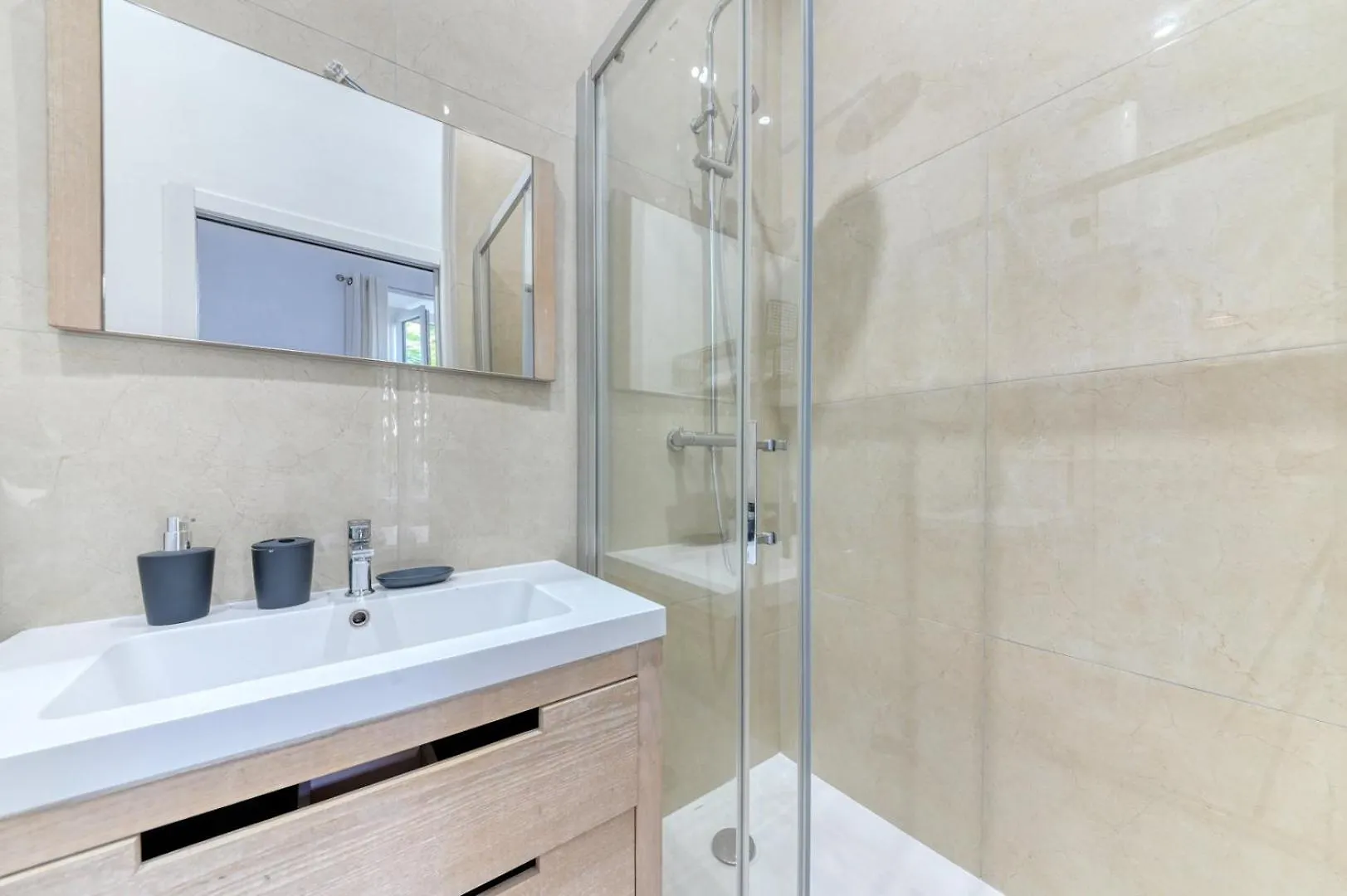 Guestready - Grey Velvet In Villeurbanne 0*,  France